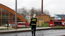 Cvičení složek Integrovaného záchranného systému při simulovaném úniku čpavku z chebského zimního stadionu