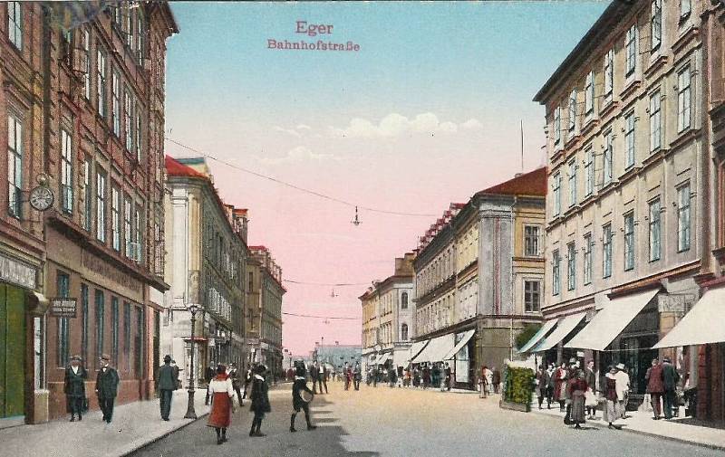 Historické pohlednice ukazují i stavby, které už dnes v Chebu neexistují.