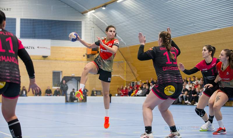 Házenkářky Lázní Kynžvart porazily v interlize na domácí palubovce DHC Plzeň 37:22.