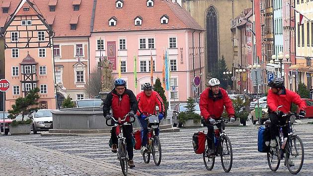 Nová cyklostezka vedená po bývalé železnici usnadní cykloturistům návštěvu města Chebu. Stane se součástí  soustavy cyklostezek v okolí Chebu. 