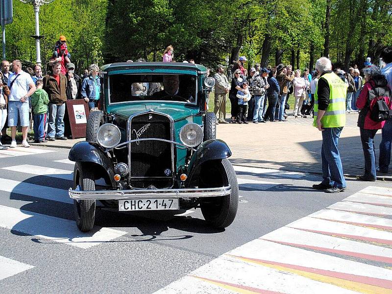 Františkovy Lázně oslnily ladné křivky veteránů.