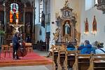 V sokolovském kostele sv. Jakuba Většího se také pomáhalo Ukrajině. Přijeli totiž dva dva běloruští umělci. Aliaksandr Yasinský hrál brilantně na akordeon a Taras Volosčuk famózně na kontrabas.