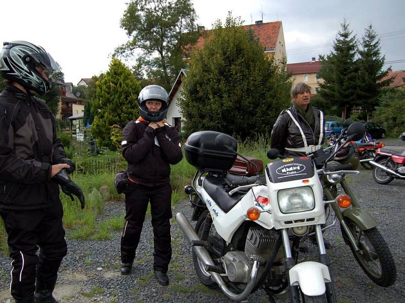 Setkání majitelů motocyklů Jawa a ČZ na Chebsku