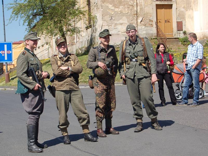 OSLAVY OSVOBOZENÍ. V rámci oslav 71. výročí osvobození přijel do Teplé a pak do dalších míst military convoy.