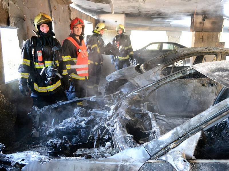 Při požáru musely být evakuovány tři desítky hotelových hostů. 