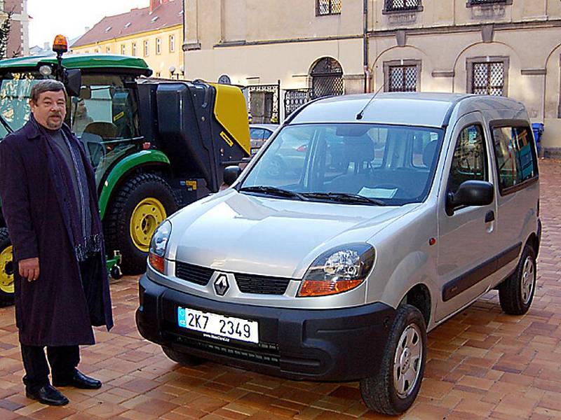  Nového automobilu  značky Renault Kangoo se dočkal  chebský městský útulek pro psy v Horní Hraničné. 