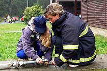 Mladí hasiči se ve Velké Hleďsebi zúčastnili dvoudenního cvičení. Museli dokázat, jak jsou zruční v požárních dovednostech. 
