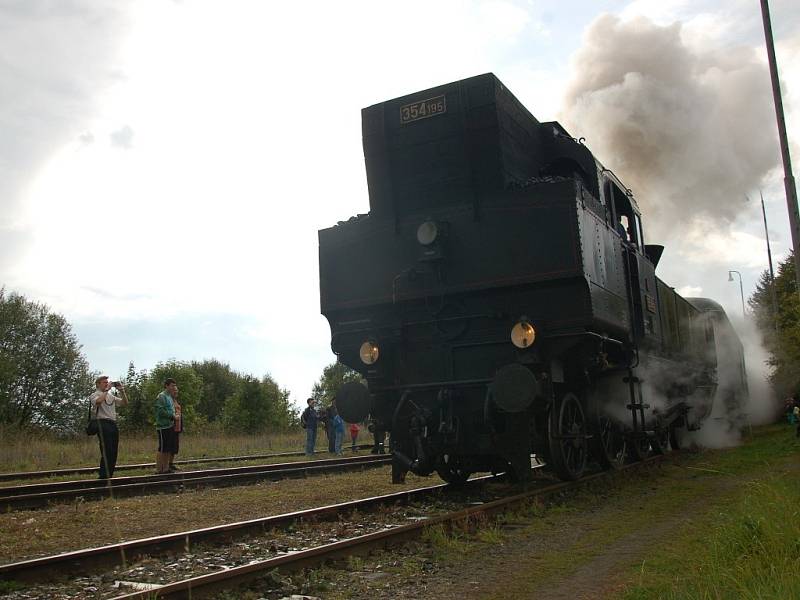 Den železnice se oslavoval i na Chebsku. Přijela sem historická Všudybylka. 