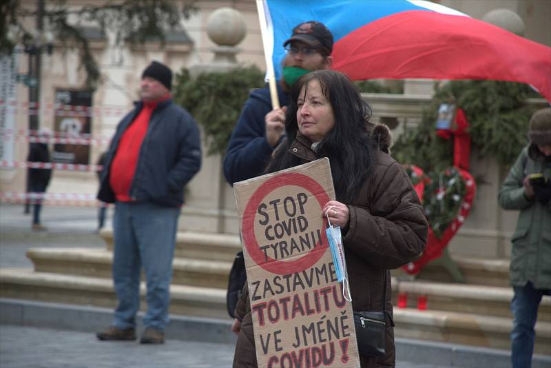 Fotografky ze západu Čech zachytily atmosféru protestů na Staroměstském náměstí