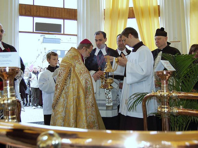 Ani špatné počasí neodradilo tisícovky hostů, aby se v sobotu zúčastnily slavnostního zahájení 217. lázeňské sezóny ve Františkových Lázních.