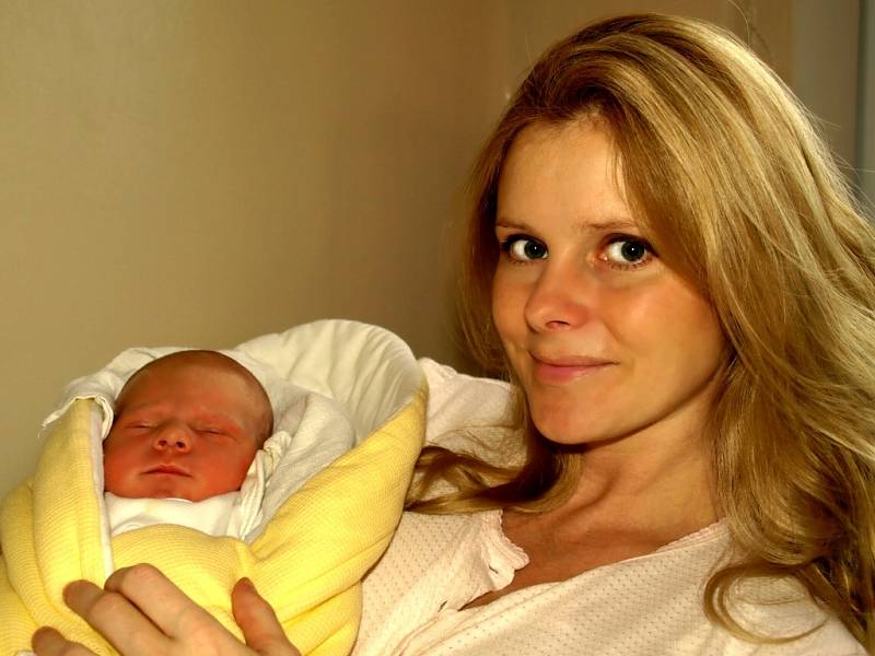 ONDŘEJ LEŠKO se narodil v pátek 5. prosince v 7.10 hodin. Na svět přišel s váhou 3500 gramů a mírou 52 centimetrů. V Třebeni se už těší na návrat maminky Soni a malého Ondráška, dvouletá Natálka a tatínek Míra.