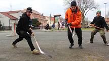 Tradici silvestrovského hokeje udržují v Milíkově už desítky let.