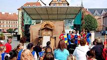 Několik tisíc diváků se přišlo v sobotu podívat na pokračování oslav výročí 950. let od první písemné zmínky o Chebu na chebské náměstí Krále Jiřího z Poděbrad. 