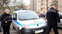 STRÁŽNÍCI chebské městské policie neřeší jen dopravní přestupky, v jejich rukách často končí i výtržníci či vandalové. 