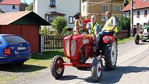 Nultý ročník závodu historických traktorů zpestřil o víkendu tradiční příhraniční slavnosti Libá – Hohenberg