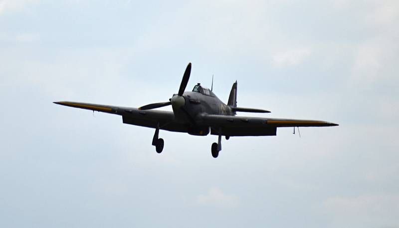 Hawker Hurricane Mk. IV při sobotním programu leteckého dne v Chebu.