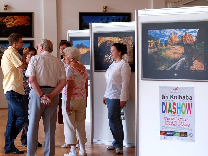 Slavnostní vernisáž vystavy fotografií Obrazy světa českého cestovatele a fotografa Jiřího Kolbaby