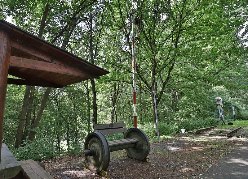 Kdysi tudy přijel do Chebu první vlak. Dnes zrušená železniční trať slouží cyklistům.