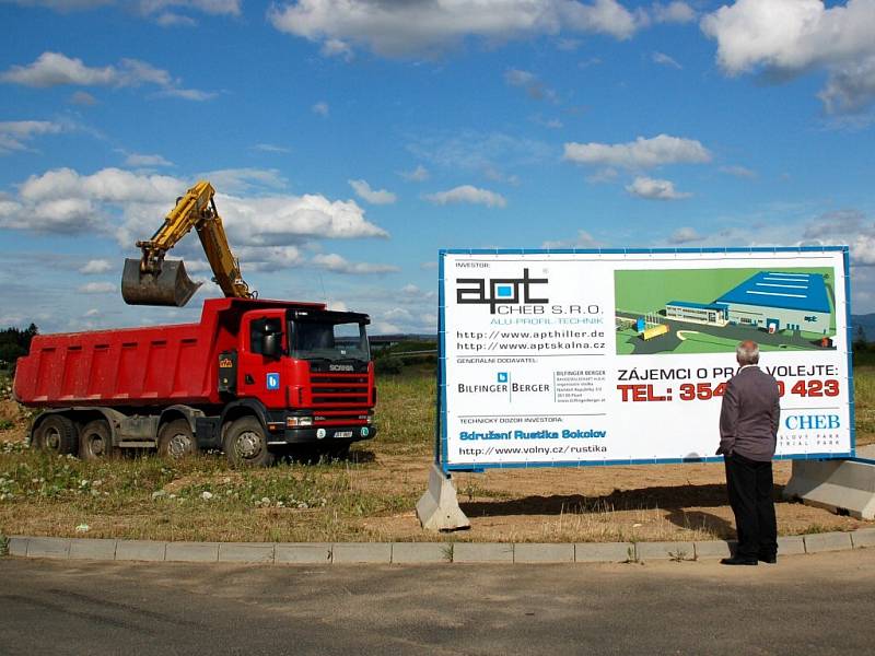 Slavnostní zahájení stavby továrny apt v chebské průmyslové zóně