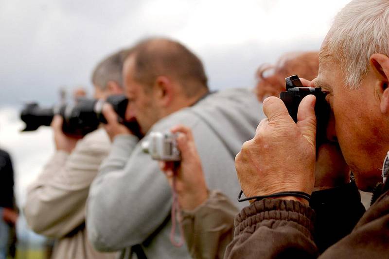 Všechny ochránce hranic Československa oslavuje památník, který byl odhalen  v Krásné u Aše. Vznikl mimo jiné jako reakce na pomník obětem železné opony ve Svatém Kříži.