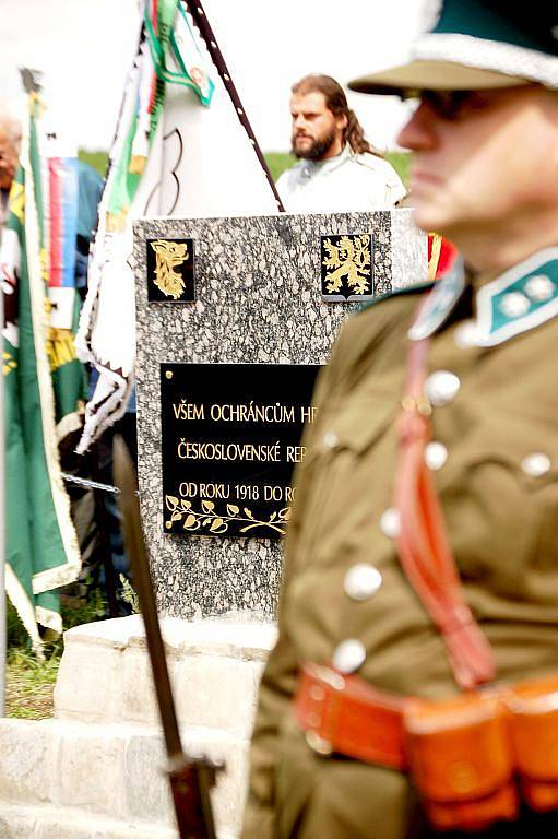 Všechny ochránce hranic Československa oslavuje památník, který byl odhalen  v Krásné u Aše. Vznikl mimo jiné jako reakce na pomník obětem železné opony ve Svatém Kříži.