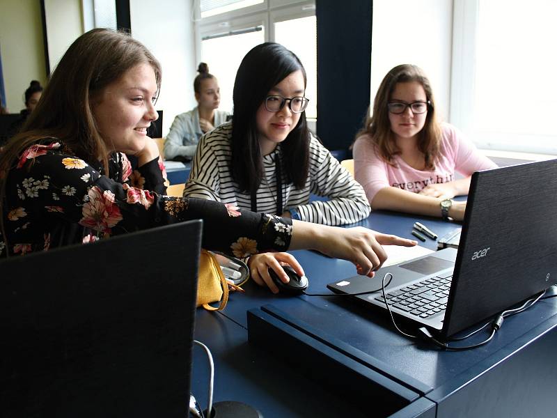 Studenti z 238 gymnázií České a Slovenské republiky se zúčastnili krajského kola prestižní dějepisné soutěže.