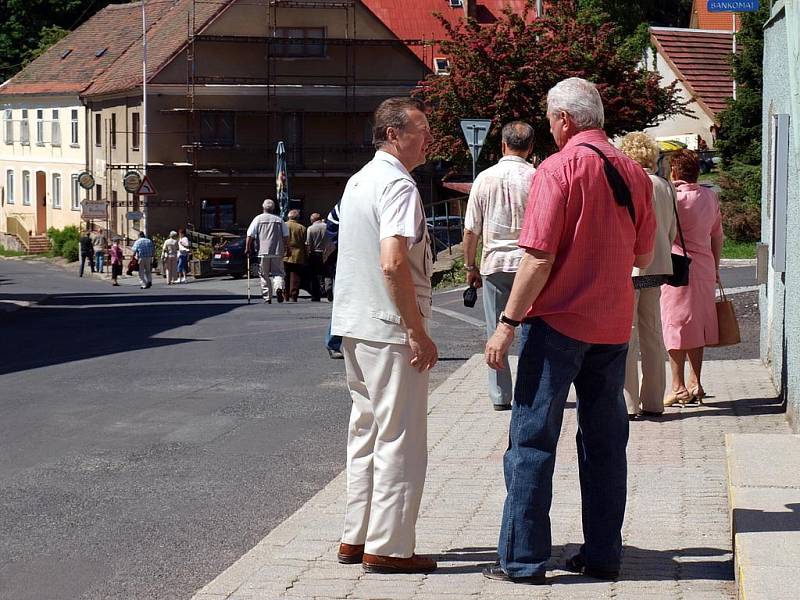 Ze základní školy v Lázních Kynžvart vyšli v roce 1956. Spolužáci na sebe ale nezapomněli a o víkendu se po kratší, či delší době opět setkali.