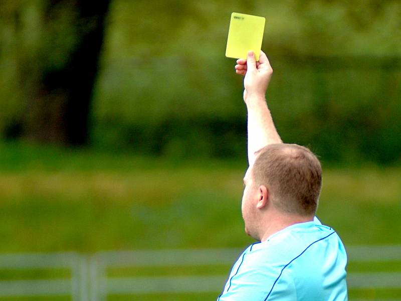 Viktoria potvrdila týden staré vítězství v Karlových Varech domácí výhrou s Českým Krumlovem a vykročila jednou nohou k záchraně.