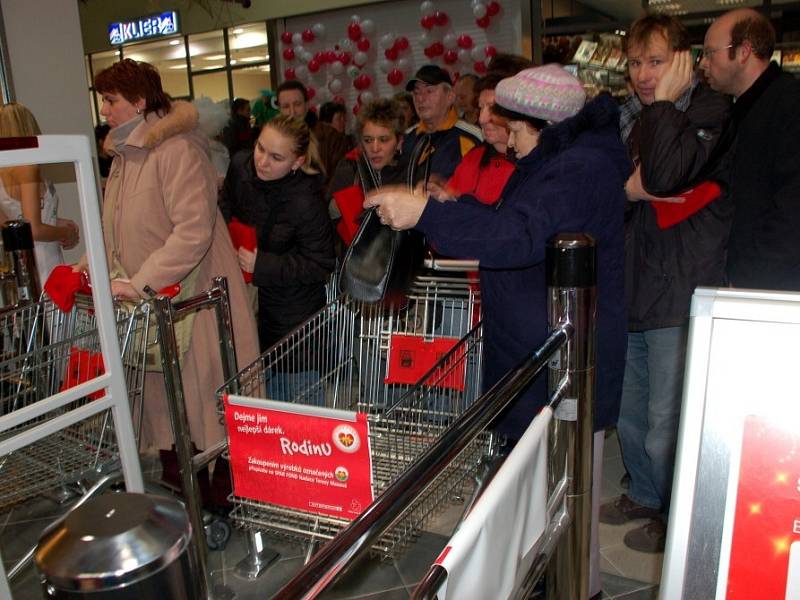 Zahájení prodeje v chebském hypermarketu Interspar