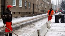 Zablokování nezaplacených rezidenčních parkovacích míst v chebské Ztracené ulici