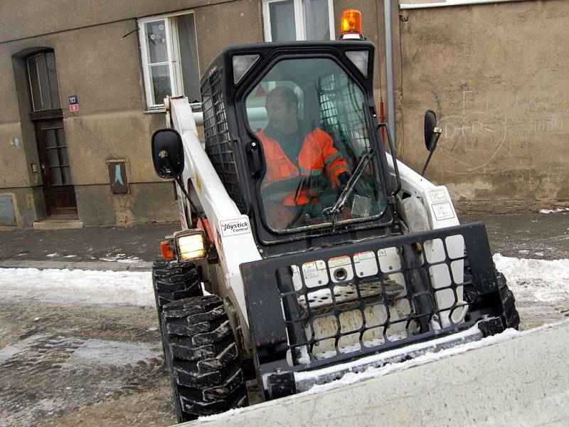 Zablokování nezaplacených rezidenčních parkovacích míst v chebské Ztracené ulici