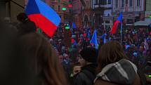 Fotografky ze západu Čech zachytily atmosféru protestů na Staroměstském náměstí