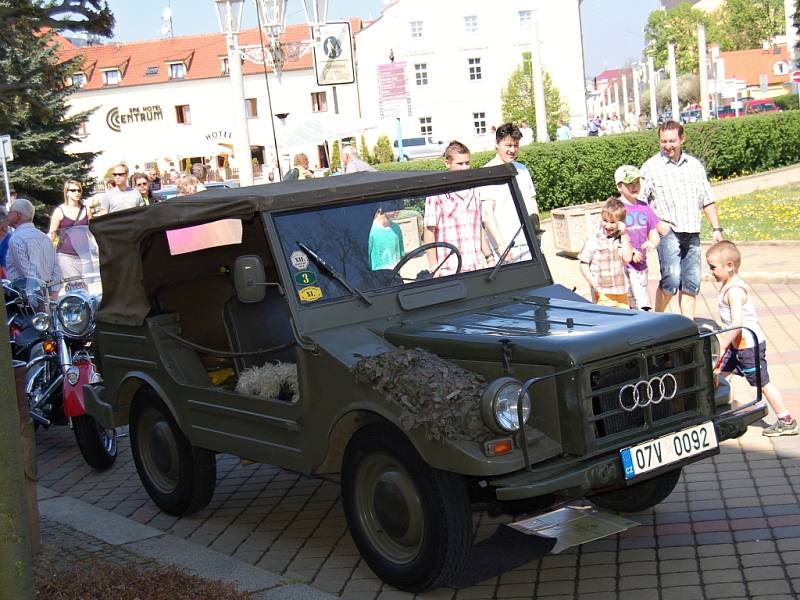 XIV. ročník Mezinárodní soutěže elegance historických vozidel se uskutečnil ve Františkových Lázních.