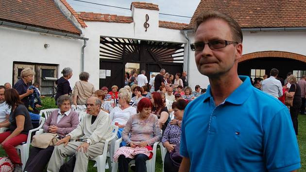 LETOŠNÍ KONCERTY HRNČÍŘSKÉHO SWINGU přilákaly podle Romana Wernera skoro tisícovku hostů. 