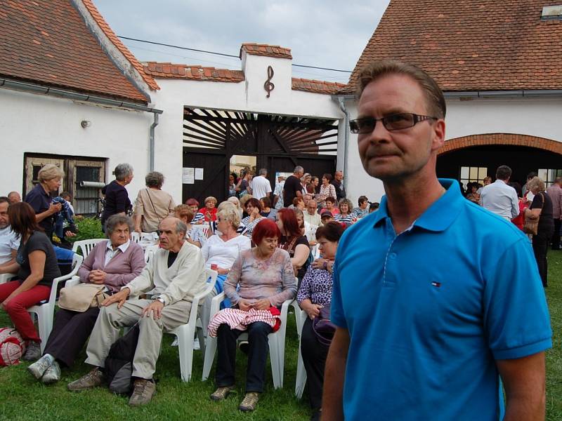 LETOŠNÍ KONCERTY HRNČÍŘSKÉHO SWINGU přilákaly podle Romana Wernera skoro tisícovku hostů. 