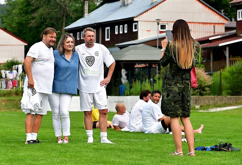 Sigi team v benefičním utkání pokořil Potůčky v poměru 10:4.