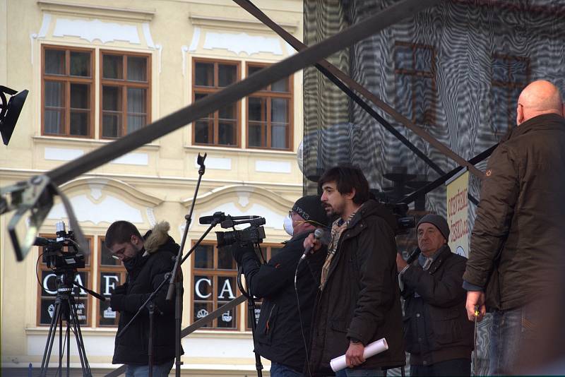 Fotografky ze západu Čech zachytily atmosféru protestů na Staroměstském náměstí