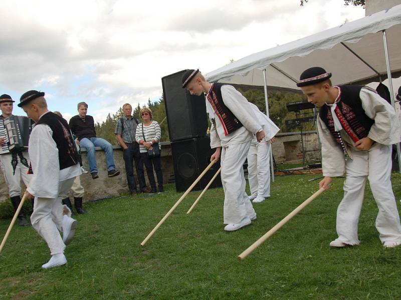 Víkend na hradě Seeberg byl ve znamení 740. výročí a vína.