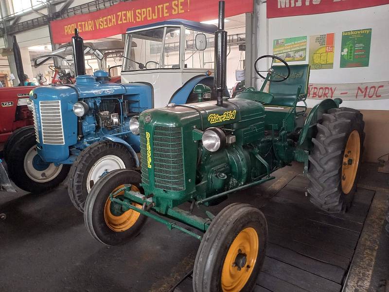 Skalnou projely traktory. K vidění byly nejen ty starší, ale i ty moderní.
