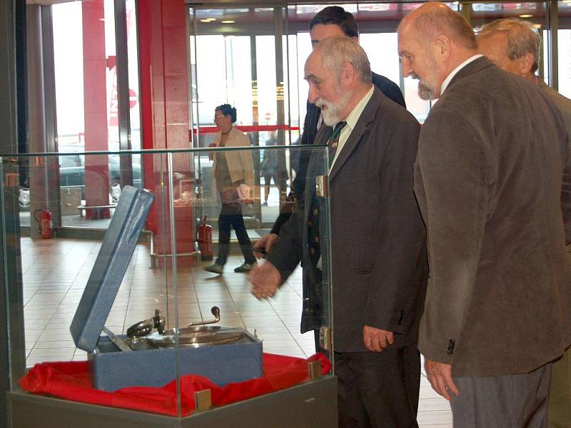 MUZEUM  spotřebičů nabízí k zhlédnutí téměř sto exponátů, k vidění jsou nejen staré televizory, ale například také telefony či magnetofony.      