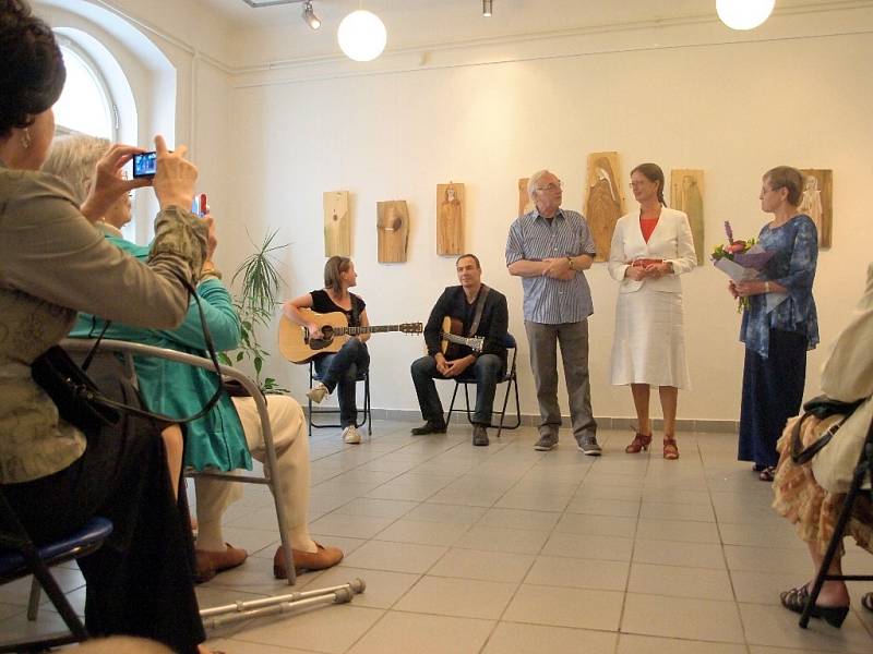 'Proměny dřeva' je název nové výstavy, kterou mohou zhlédnout návštěvníci františkolázeňské Galerie Brömse. 