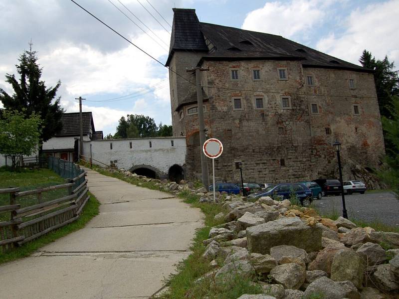 Na hradě Vildštejn ve Skalné vznikne muzeum hasičské techniky