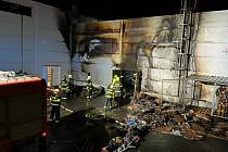 V noci na pondělí vyhořela část obchodního centra Tesco v Mariánských Lázních