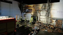 V noci na pondělí vyhořela část obchodního centra Tesco v Mariánských Lázních