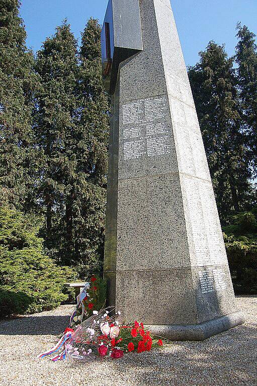 V pořadí již 66. výročí osvobození města Chebu se odehrálo u památníku 97. pěší divize americké armády, u pomníku ruské armády a k památníku 1. pěší divize USA.  