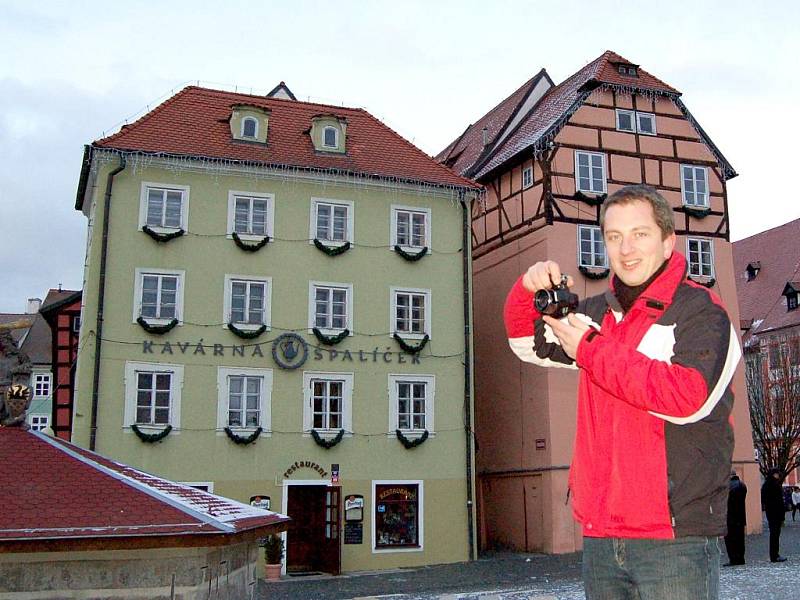 FOTOGRAF DANIEL FIKER chválil, jakou má Cheb vánoční výzdobu a hlavně  atmosféru. 