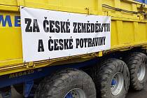 Traktory vyjely, zemědělci z Karlovarského kraje se připojili k protestní akci