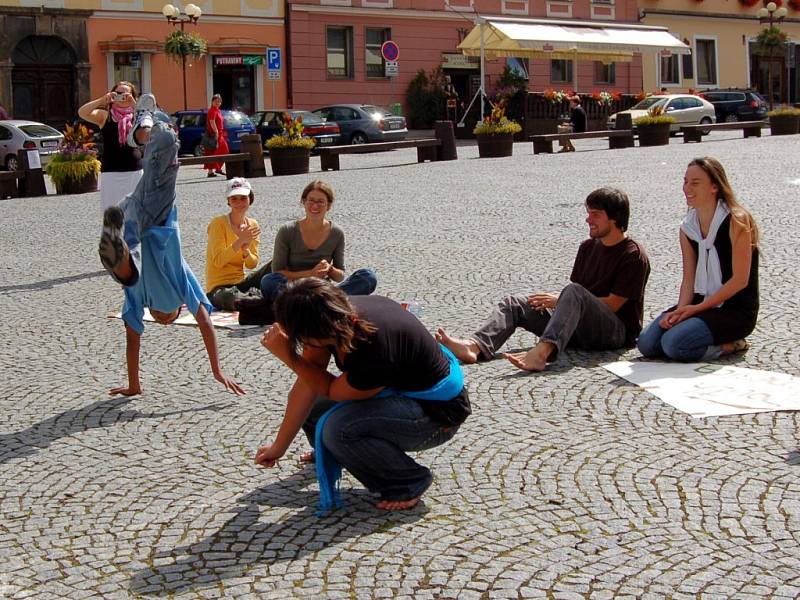 Představení sokolovských dětí na mezinárodním setkání neziskových organizací v Chebu