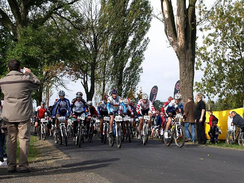 Cyklistické závody v Lipové. 