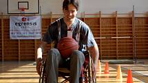 Sportovní klub vozíčkářů v Chebu připravil akci Sportem blíže k lidem, kde si mohli i zdraví lidé vyzkoušet třeba jízdu na invalidním vozíku